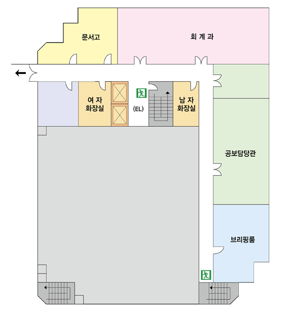 2F / 중앙엘리베이터 중심으로 양쪽에 여자화장실과 남자화장실, 좌측복도부터 시계방향으로 문서고, 회계과, 공보담당관, 브리핑룸이 위치한다.