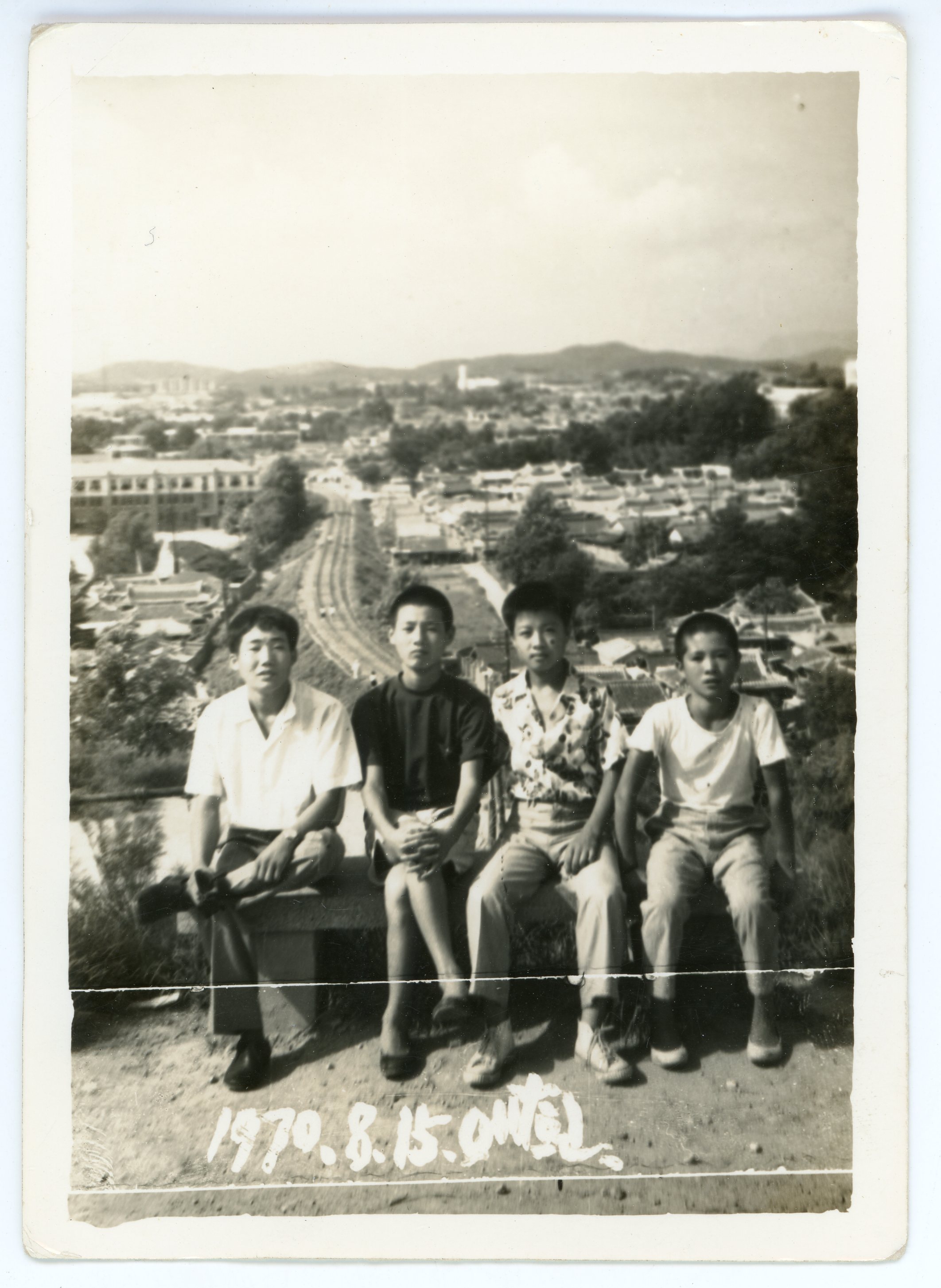 홍한표-1970년 오목대 사진_앞면.jpg
