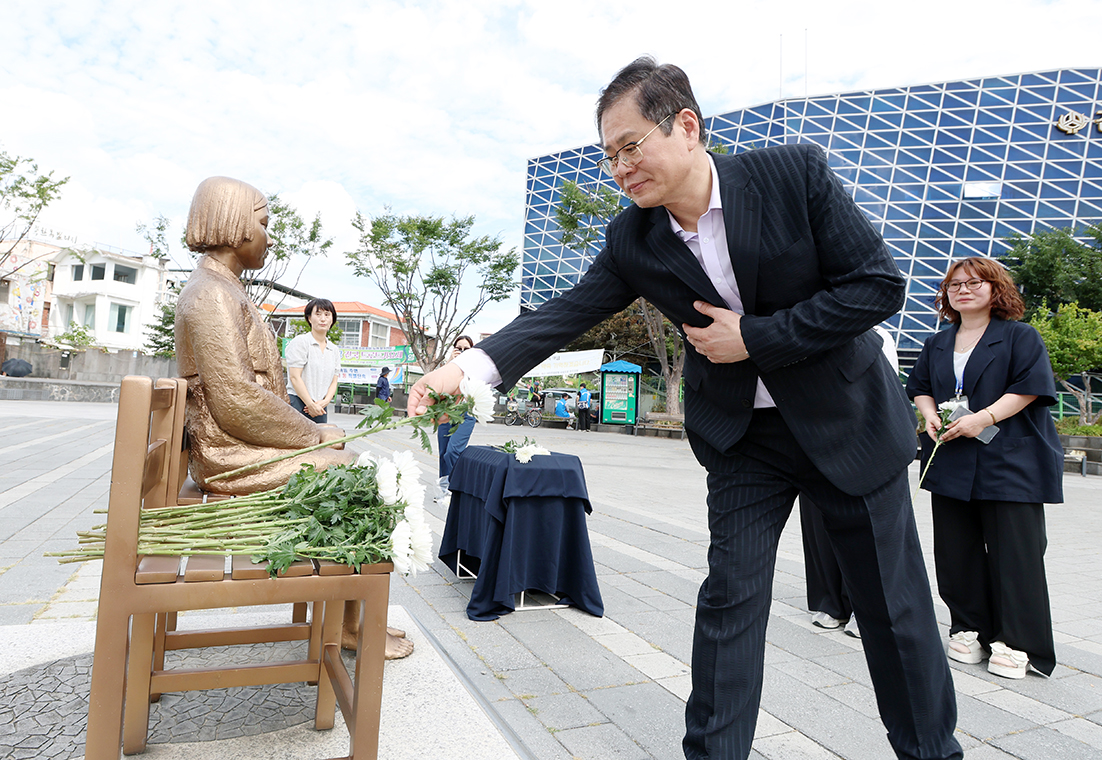 전주 평화의 소녀상 헌화식 썸네일