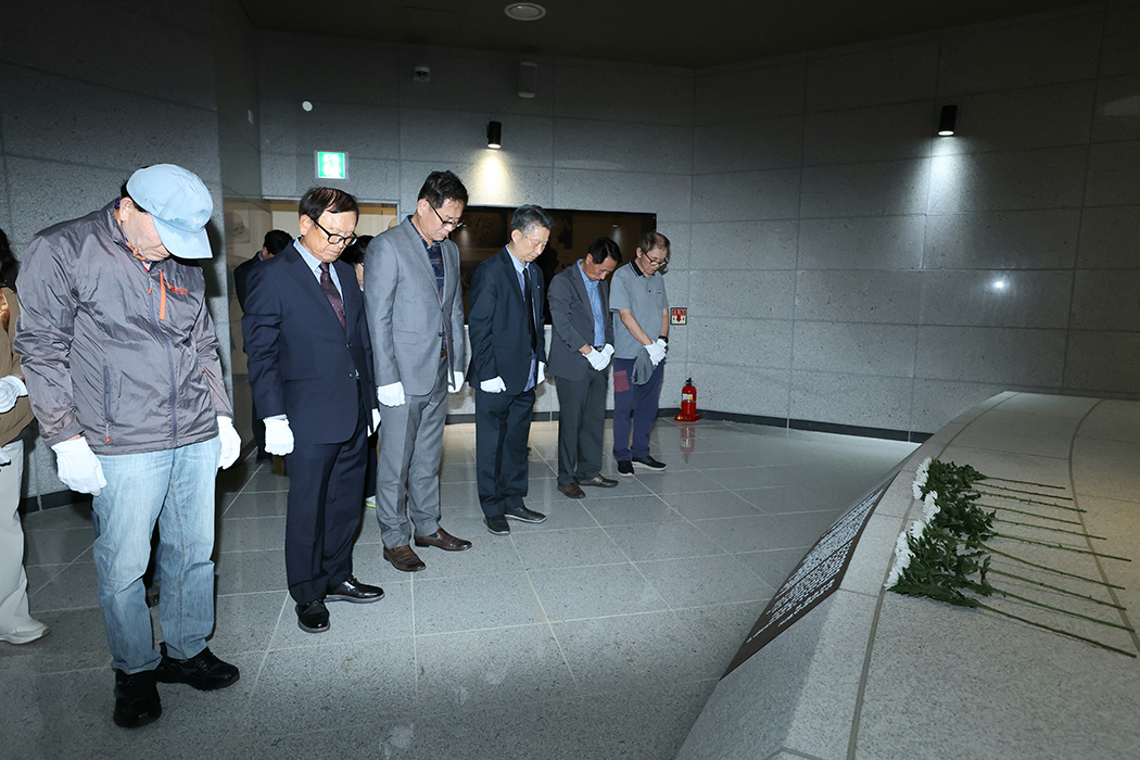 동학농민군 지도자의 묘 참배 썸네일