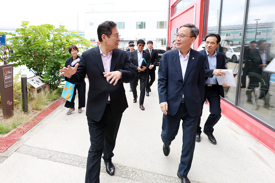 문화체육관광부 제1차관 팔복예술공장 현장방문 썸네일